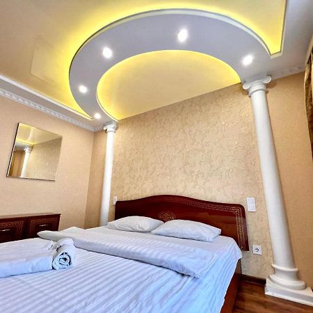 Apartpoltava Двокімнатні Апартаменти, До 6 Спальних Місць, Кутова Ванна, Корпусний Парк, Документи Для Відрядження Extérieur photo
