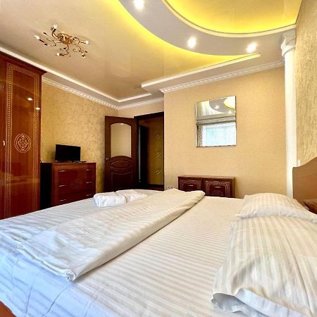 Apartpoltava Двокімнатні Апартаменти, До 6 Спальних Місць, Кутова Ванна, Корпусний Парк, Документи Для Відрядження Extérieur photo
