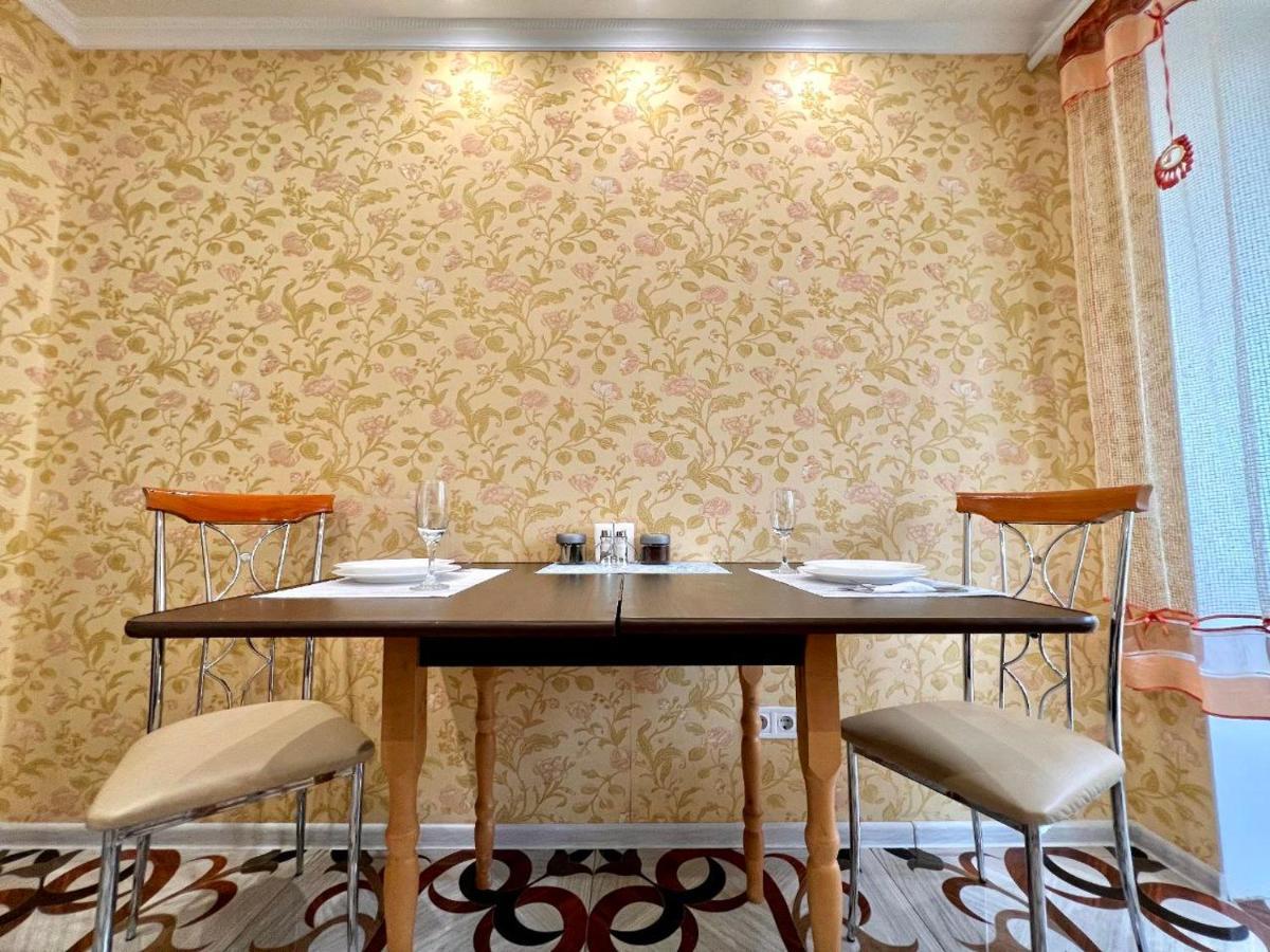 Apartpoltava Двокімнатні Апартаменти, До 6 Спальних Місць, Кутова Ванна, Корпусний Парк, Документи Для Відрядження Extérieur photo